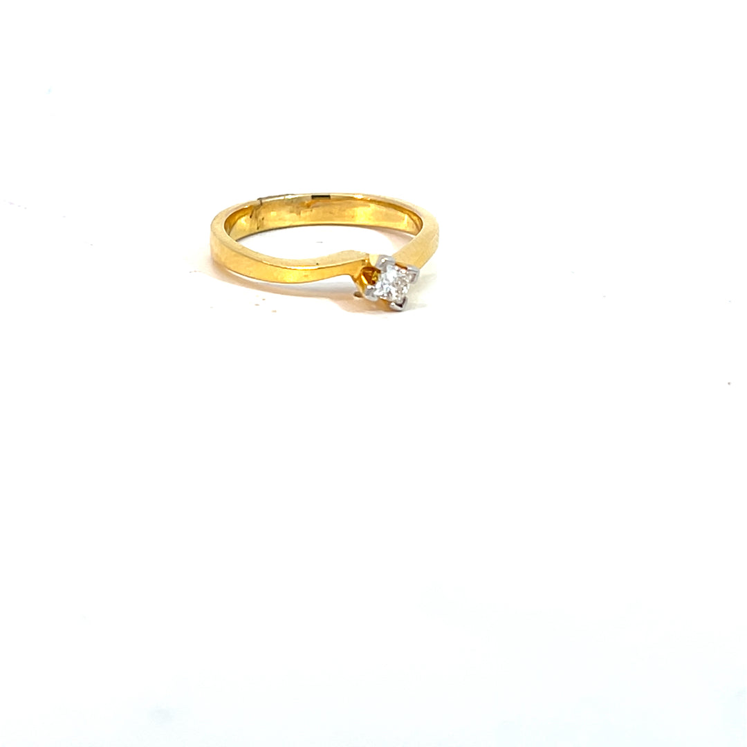 DIAMOND RING