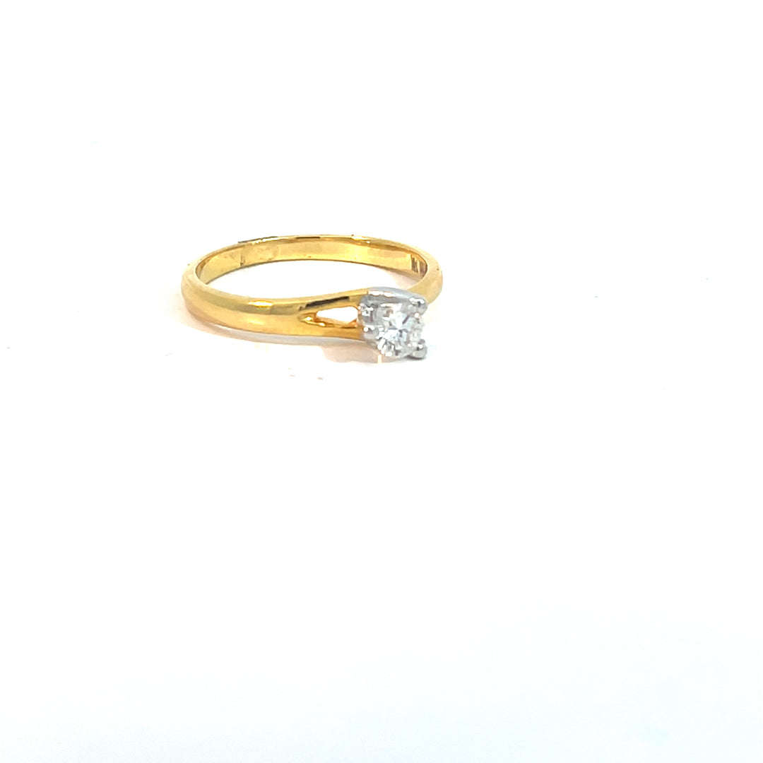 DIAMOND RING