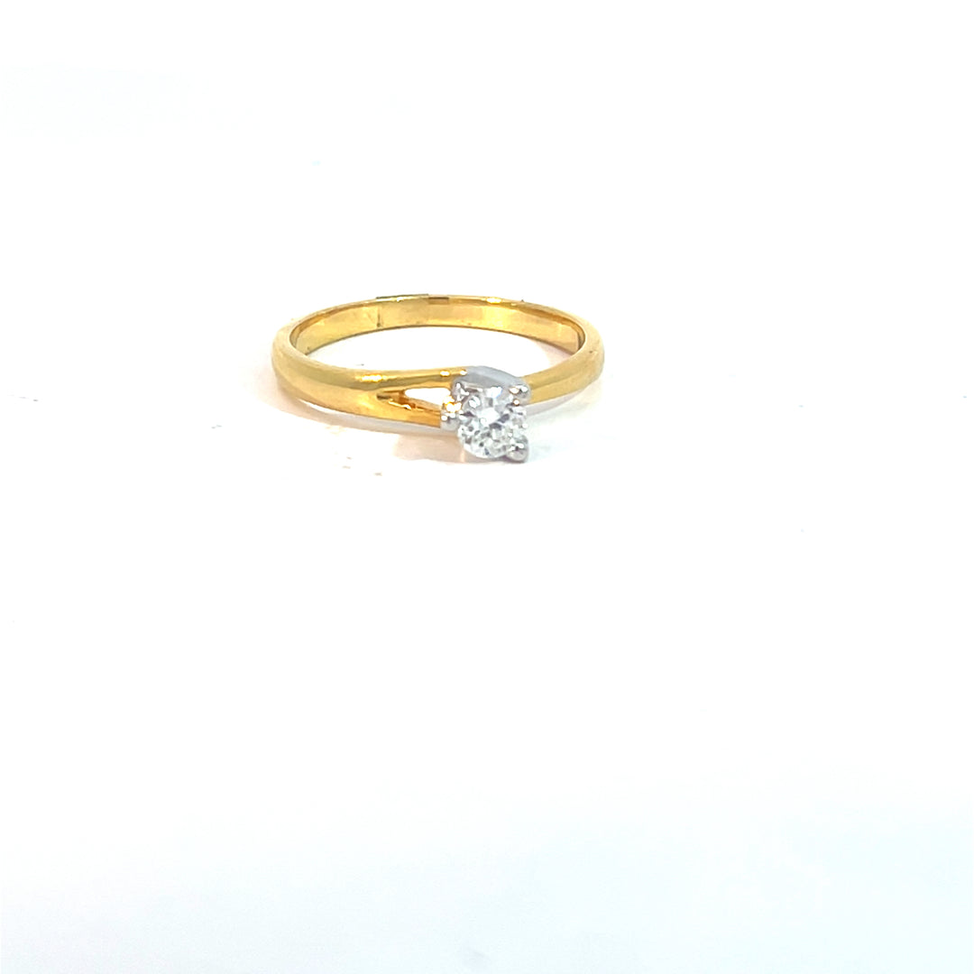 DIAMOND RING