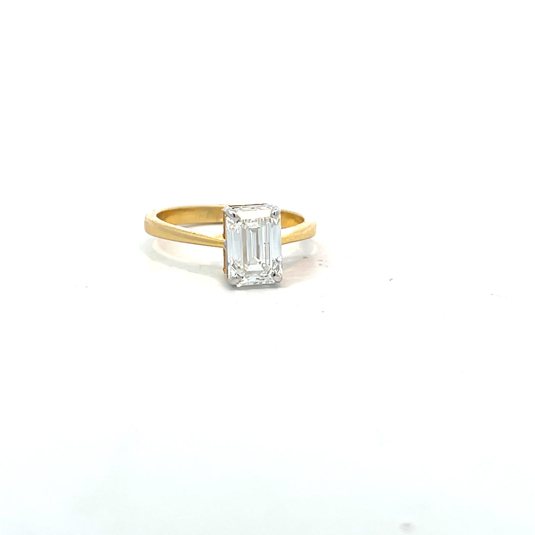 DIAMOND RING