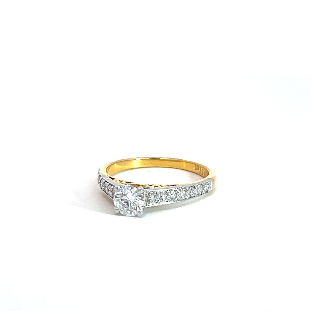 DIAMOND RING