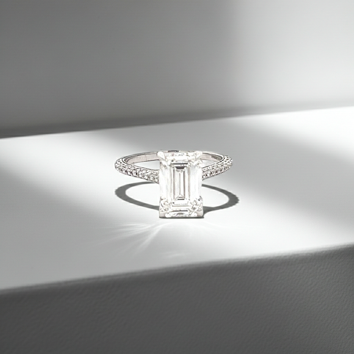Kama Lumiere Ring