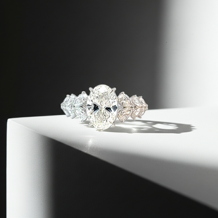 Kama Lumiere Ring