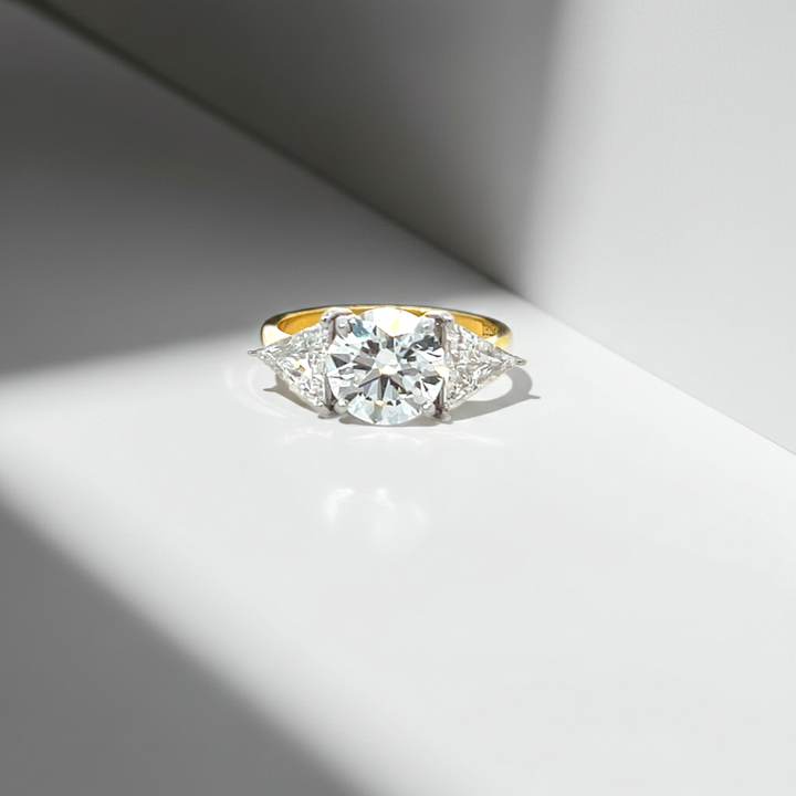 Kama Lumiere Ring