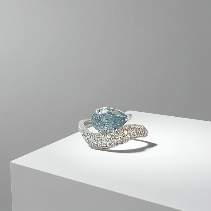 Kama Lumiere Ring