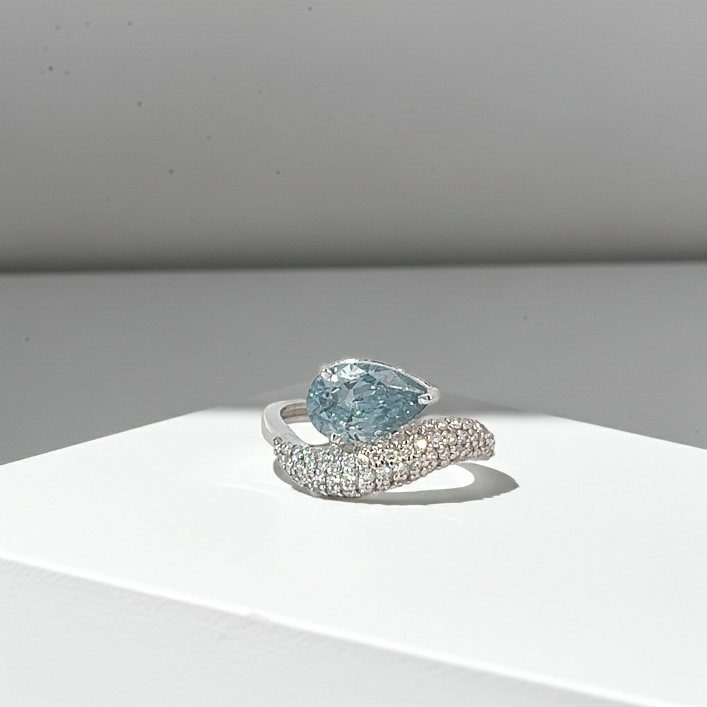 Kama Lumiere Ring