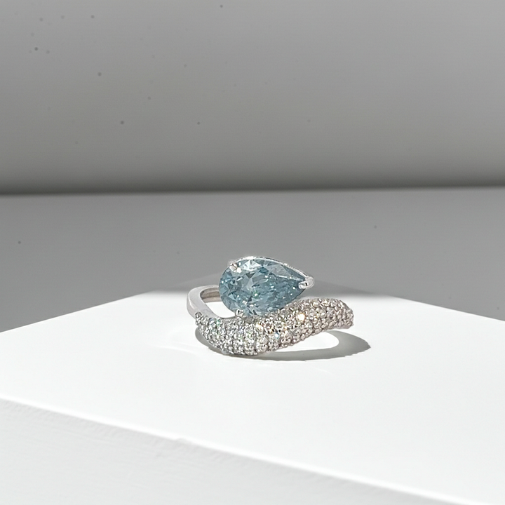 Kama Lumiere Ring
