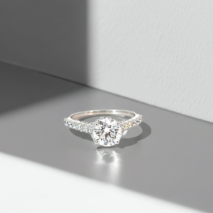 Kama Lumiere Ring
