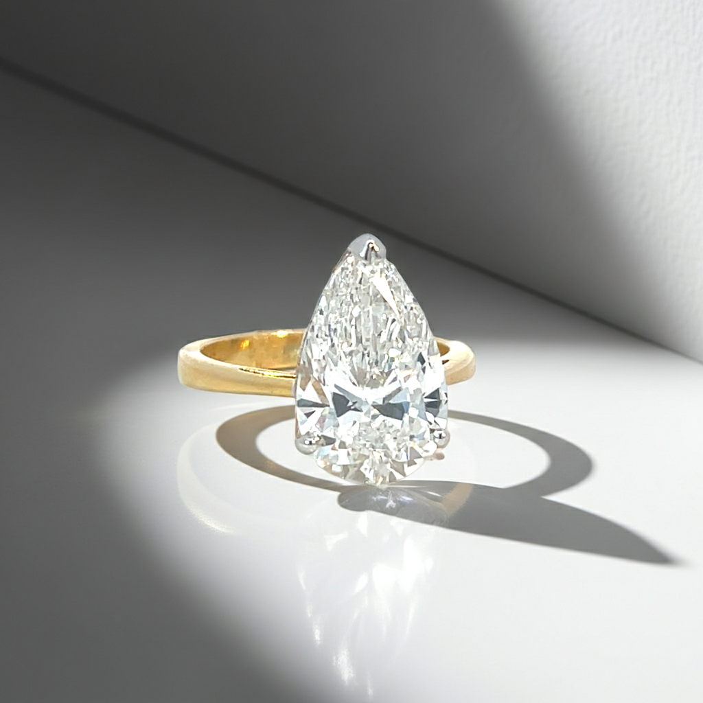 Kama Lumiere Ring