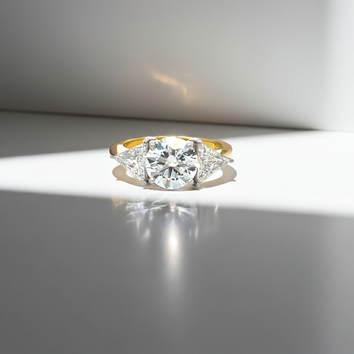 Kama Lumiere Ring