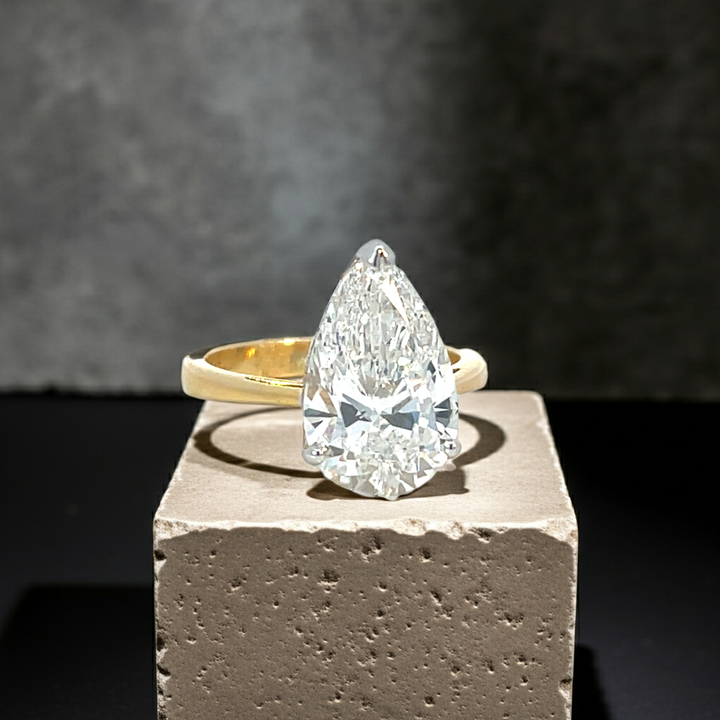 Kama Lumiere Ring
